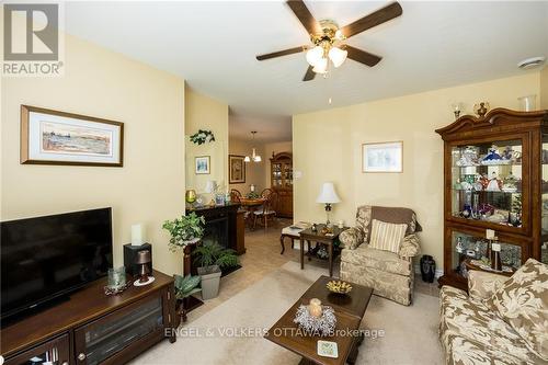 46&50 Fifth Street E, South Dundas, ON - Indoor Photo Showing Living Room