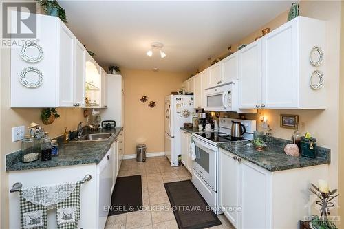 46&50 Fifth Street E, South Dundas, ON - Indoor Photo Showing Kitchen