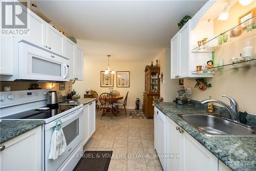 46&50 Fifth Street E, South Dundas, ON - Indoor Photo Showing Kitchen