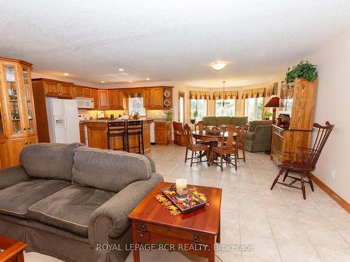 101 Conservation Tr, Centre Wellington, ON - Indoor Photo Showing Living Room