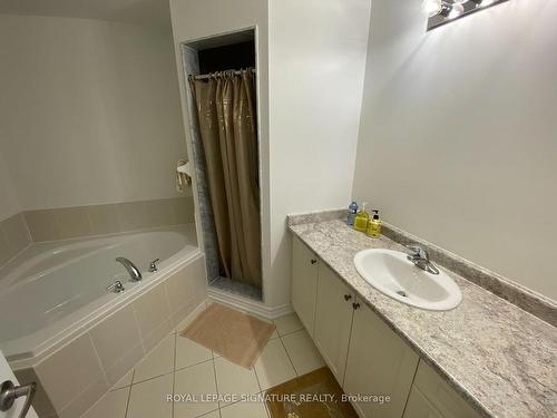 96 Baker St, Thorold, ON - Indoor Photo Showing Bathroom