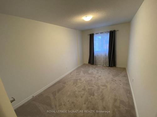 96 Baker St, Thorold, ON - Indoor Photo Showing Other Room