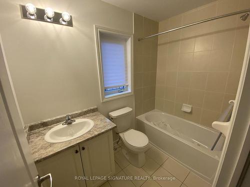 96 Baker St, Thorold, ON - Indoor Photo Showing Bathroom