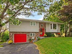 6 Glen Manor Drive  Dartmouth, NS B3A 3S5