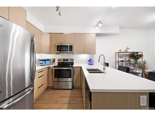 317-3070 Kilpatrick Ave, Courtenay, BC - Indoor Photo Showing Kitchen With Double Sink With Upgraded Kitchen