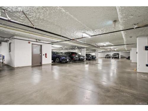 317-3070 Kilpatrick Ave, Courtenay, BC - Indoor Photo Showing Garage