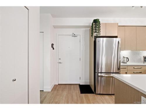 317-3070 Kilpatrick Ave, Courtenay, BC - Indoor Photo Showing Kitchen