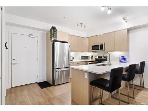 317-3070 Kilpatrick Ave, Courtenay, BC - Indoor Photo Showing Kitchen