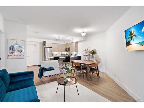 317-3070 Kilpatrick Ave, Courtenay, BC - Indoor Photo Showing Living Room