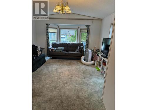 1854 Kokanee  N Crescent, Cranbrook, BC - Indoor Photo Showing Living Room