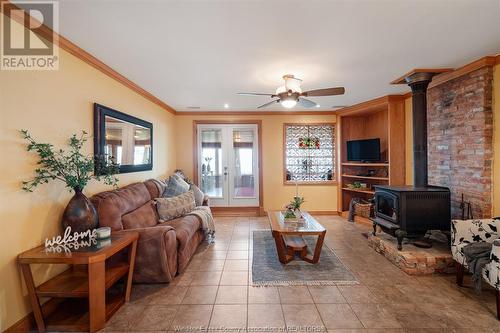 4 Pulley Road, Leamington, ON - Indoor Photo Showing Living Room