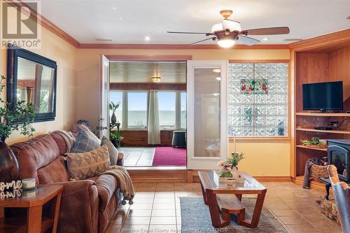 4 Pulley Road, Leamington, ON - Indoor Photo Showing Living Room