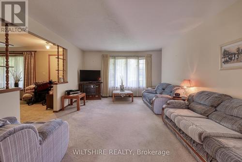 1090 Colonel Talbot Road, Norfolk (South Middleton), ON - Indoor Photo Showing Living Room