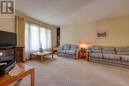 1090 Colonel Talbot Road, Norfolk (South Middleton), ON - Indoor Photo Showing Living Room