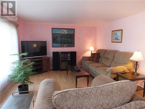 1545 Bellevue Avenue, Sudbury, ON - Indoor Photo Showing Living Room