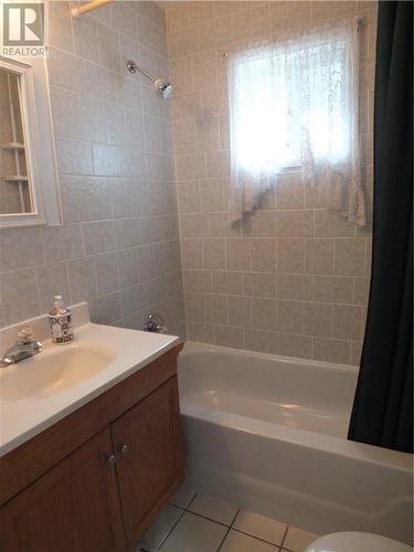 1545 Bellevue Avenue, Sudbury, ON - Indoor Photo Showing Bathroom