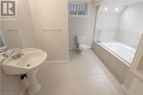 586 Mctavish Street, Fergus, ON - Indoor Photo Showing Bathroom