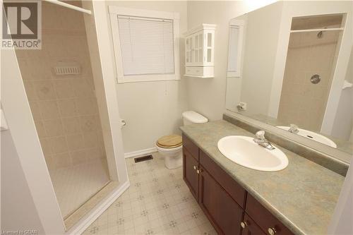 586 Mctavish Street, Fergus, ON - Indoor Photo Showing Bathroom