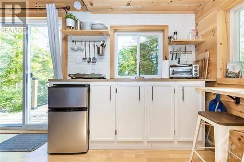 23925 Highway 7 Road, Sharbot Lake, ON - Indoor Photo Showing Kitchen