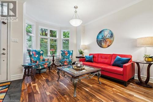 39 Chester Street, Oakville, ON - Indoor Photo Showing Living Room