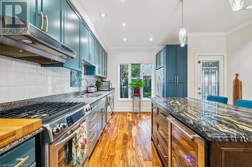 39 Chester Street, Oakville, ON - Indoor Photo Showing Kitchen With Upgraded Kitchen