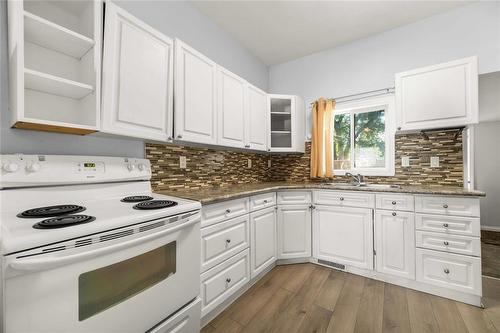 163 Collegiate Street, Winnipeg, MB - Indoor Photo Showing Kitchen