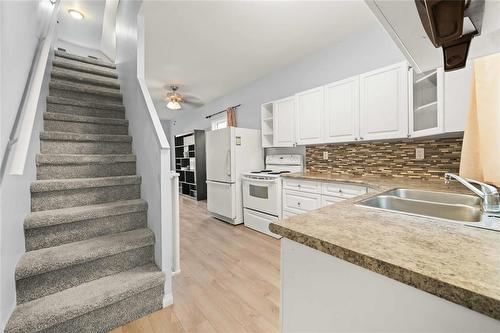 163 Collegiate Street, Winnipeg, MB - Indoor Photo Showing Kitchen