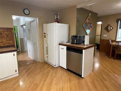 121133 87W Road, Mccreary, MB - Indoor Photo Showing Kitchen