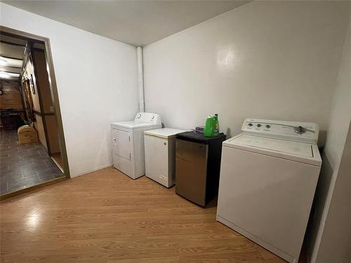 121133 87W Road, Mccreary, MB - Indoor Photo Showing Laundry Room