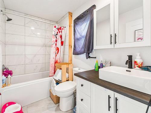 Salle de bains - 123 Rue Gendreau, Coaticook, QC - Indoor Photo Showing Bathroom