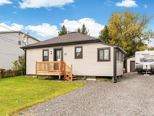 FaÃ§ade - 123 Rue Gendreau, Coaticook, QC - Outdoor With Deck Patio Veranda