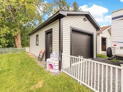 Garage - 123 Rue Gendreau, Coaticook, QC - Outdoor