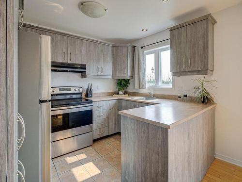 Kitchen - 100 Rue Jules-Dumouchel, Châteauguay, QC - Indoor Photo Showing Kitchen