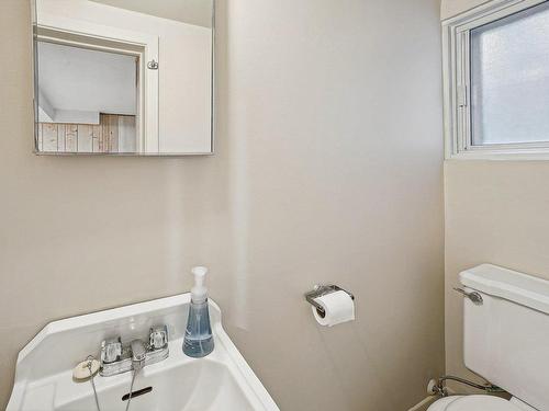 Powder room - 15 14E Rue, Montréal (Pierrefonds-Roxboro), QC - Indoor Photo Showing Bathroom