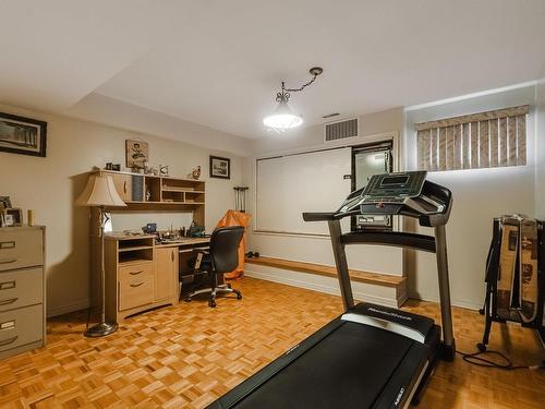 Office - 15 Crois. Fernlea, Mont-Royal, QC - Indoor Photo Showing Gym Room