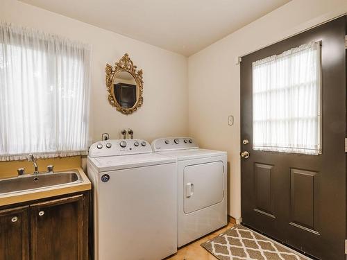 Laundry room - 15 Crois. Fernlea, Mont-Royal, QC - Indoor Photo Showing Laundry Room