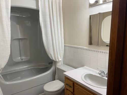 195 Seneca Place, Thunder Bay, ON - Indoor Photo Showing Bathroom