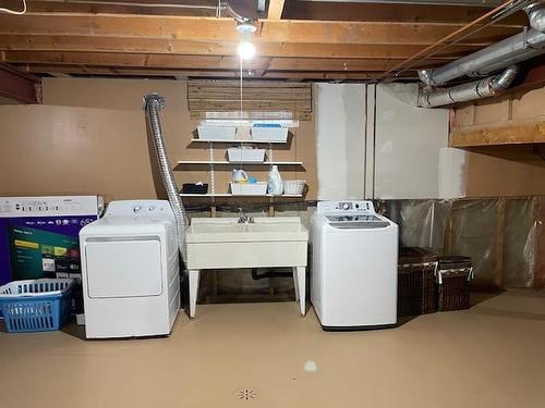 195 Seneca Place, Thunder Bay, ON - Indoor Photo Showing Laundry Room