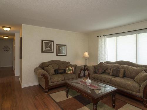 1155 Candy Mountain Dr, Neebing, ON - Indoor Photo Showing Living Room