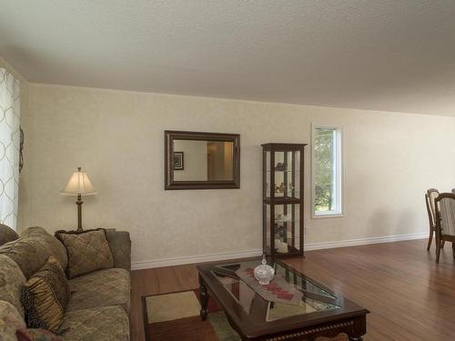 1155 Candy Mountain Dr, Neebing, ON - Indoor Photo Showing Living Room