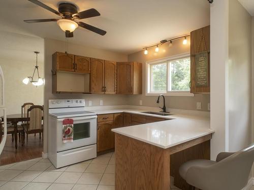 1155 Candy Mountain Dr, Neebing, ON - Indoor Photo Showing Kitchen