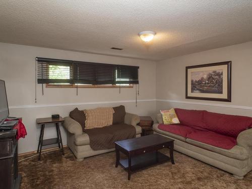 1155 Candy Mountain Dr, Neebing, ON - Indoor Photo Showing Living Room