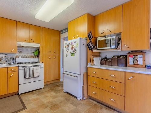 215 O'Connor Road, Kamloops, BC - Indoor Photo Showing Kitchen