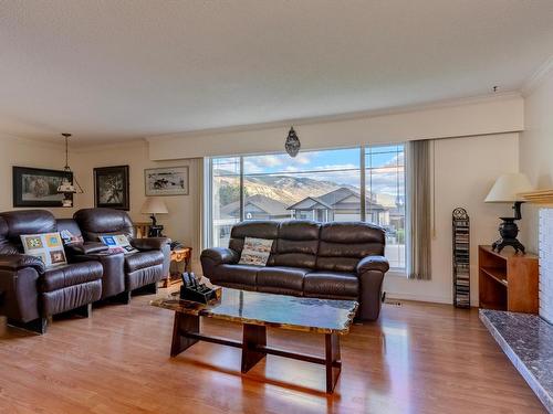 215 O'Connor Road, Kamloops, BC - Indoor Photo Showing Living Room