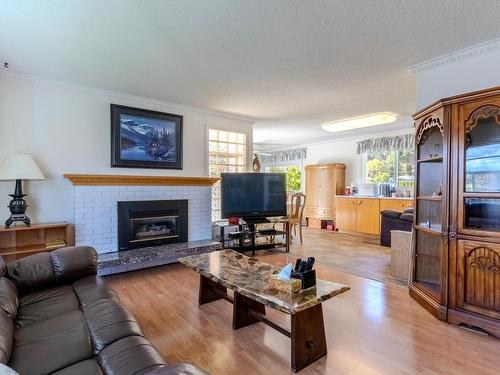 215 O'Connor Road, Kamloops, BC - Indoor Photo Showing Living Room With Fireplace