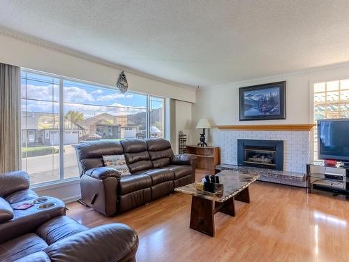 215 O'Connor Road, Kamloops, BC - Indoor Photo Showing Living Room With Fireplace