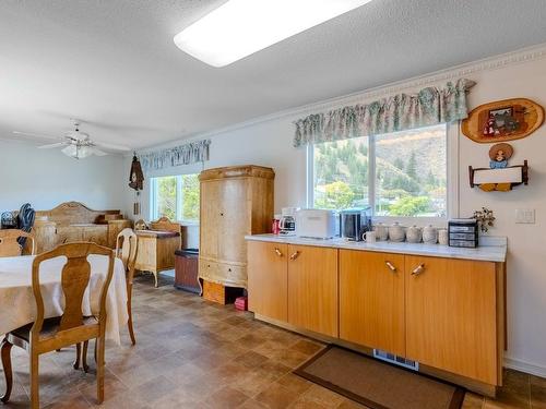 215 O'Connor Road, Kamloops, BC - Indoor Photo Showing Dining Room