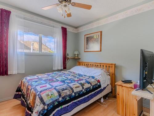 215 O'Connor Road, Kamloops, BC - Indoor Photo Showing Bedroom