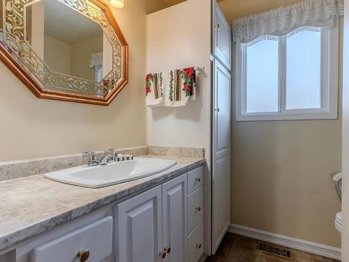 215 O'Connor Road, Kamloops, BC - Indoor Photo Showing Bathroom