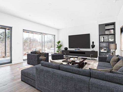 Salon - 18 Av. Boisbriand, Senneville, QC - Indoor Photo Showing Living Room